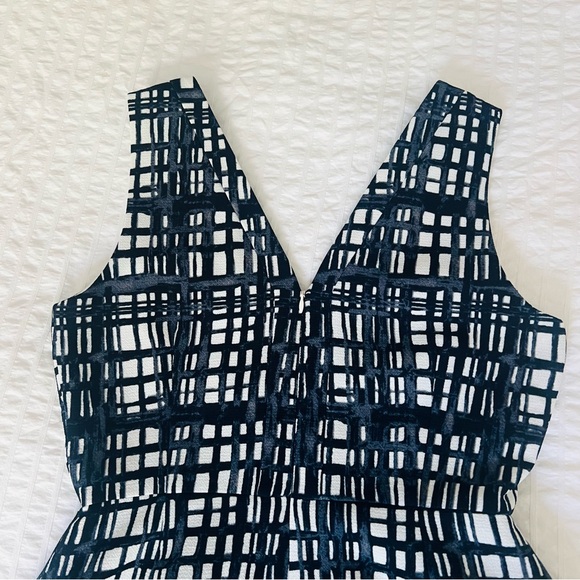Madewell Plaid Navy Blue/ white dress sleeveless, above knee size 6 dress - Picture 2 of 9